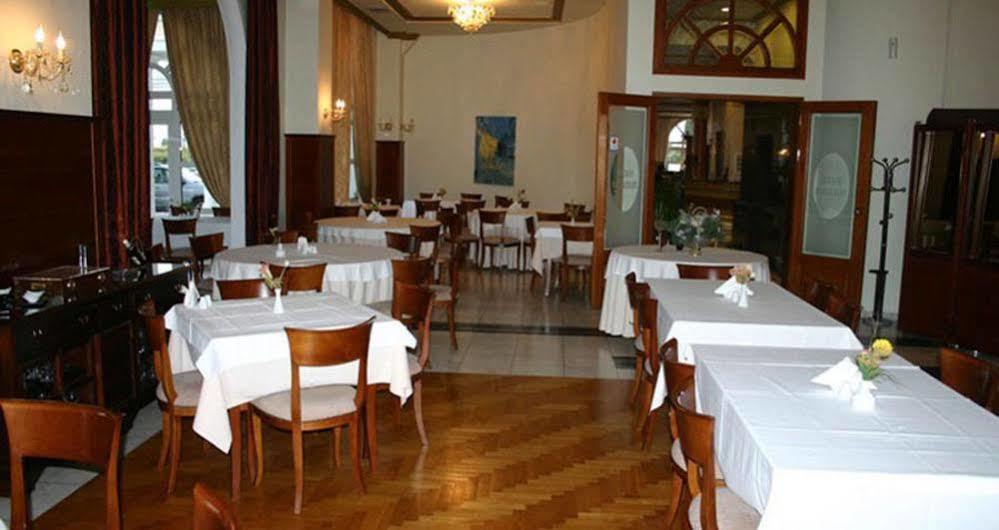 Kouros Hotel ดรามา ร้านอาหาร รูปภาพ